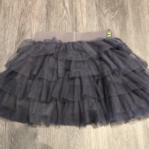 Peekaboo Beans 5Y All Frills Tutu Skort with BabyGap Sequin Flip T-shirt - Picture 4 of 13
